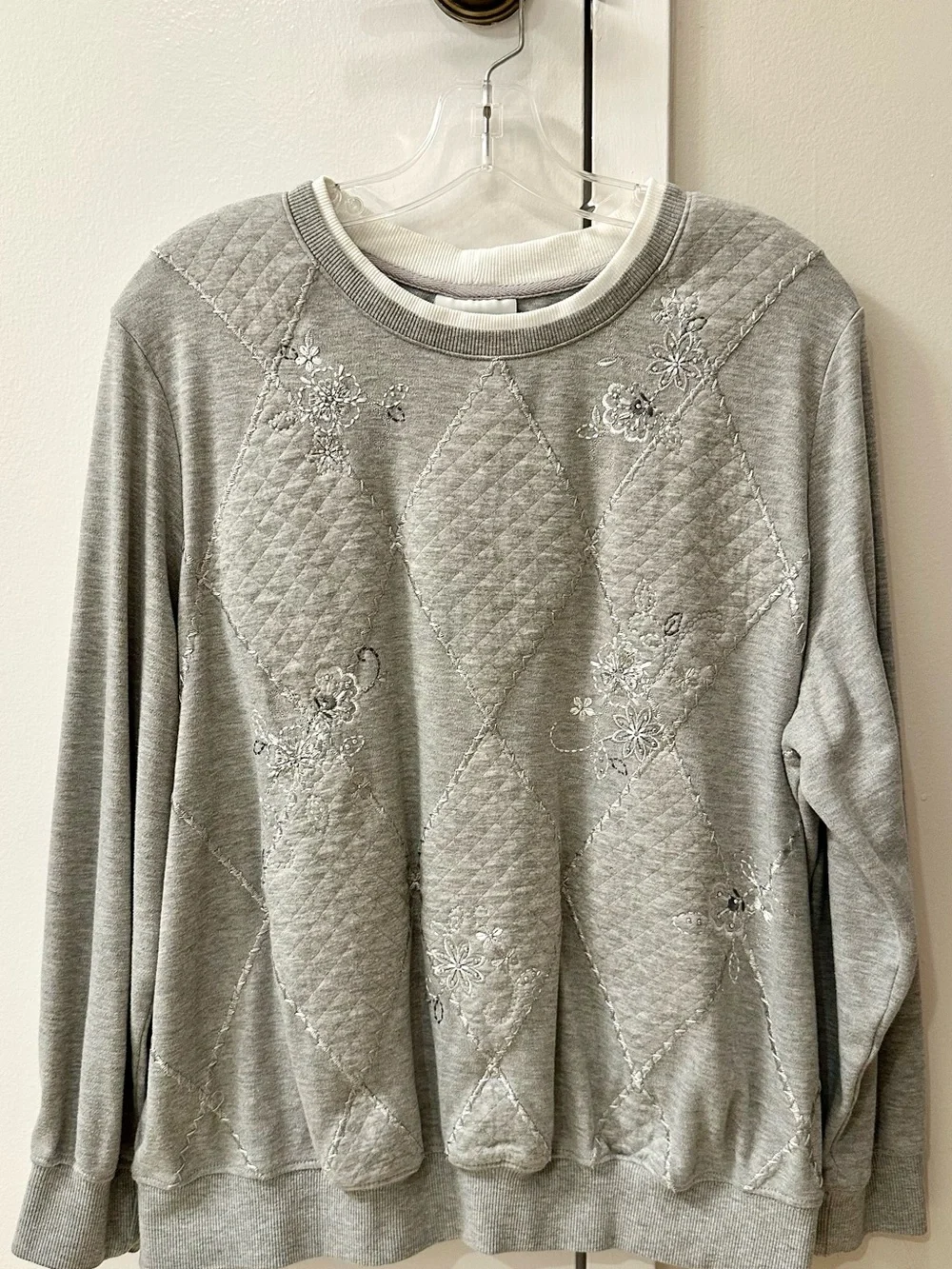 Alfred Dunner Light Gray Diamond-Quilt Embroidered Crewneck Sweater